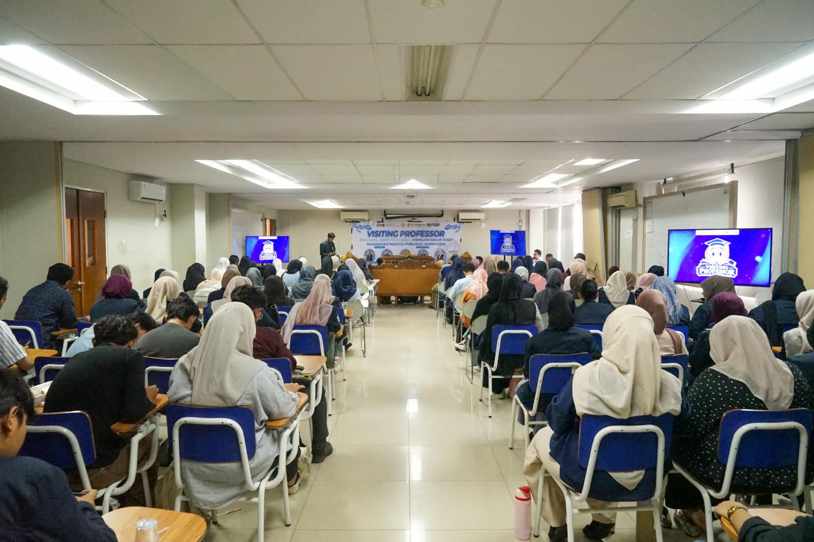 Suasana forum Visiting Professor