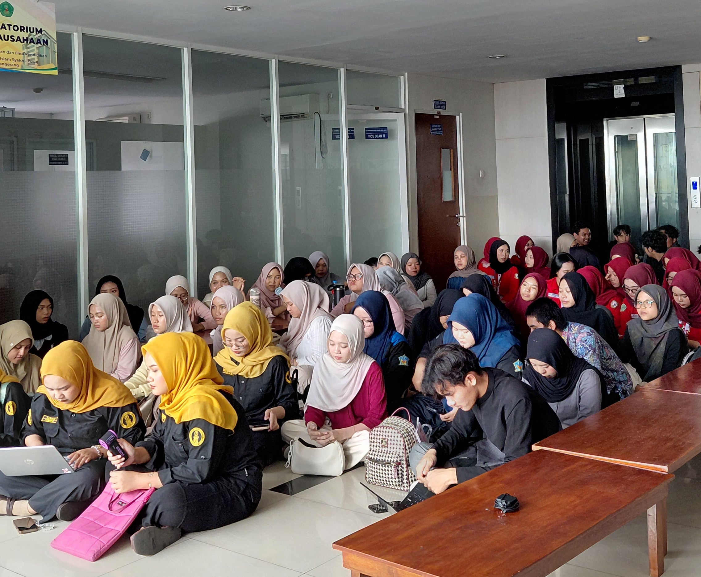 Peserta dalam kegiatan Program NALAR FKIP UNIS