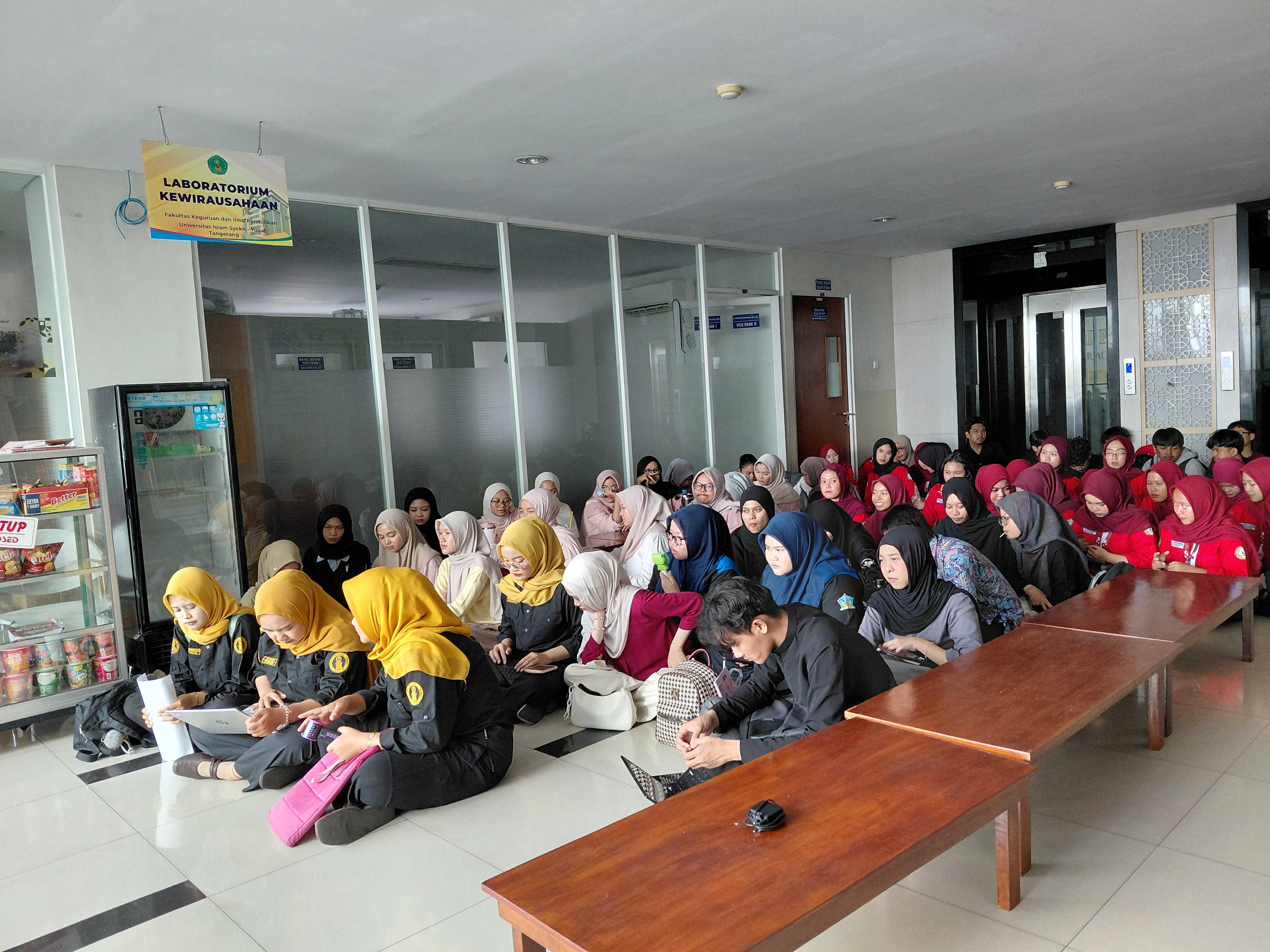 Peserta mengikuti pembukaan Program NALAR FKIP UNIS
