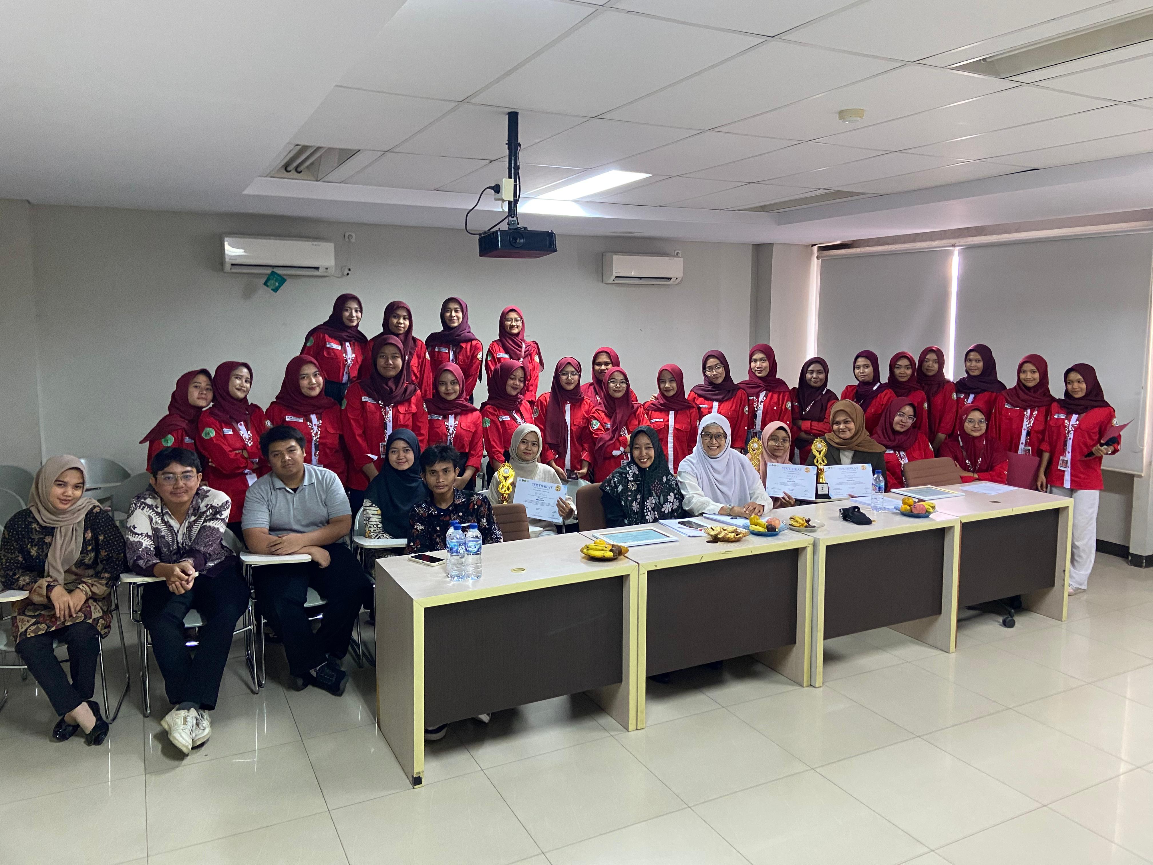 Peserta dan panitia Lomba Micro Teaching HIMADIMI FKIP UNIS