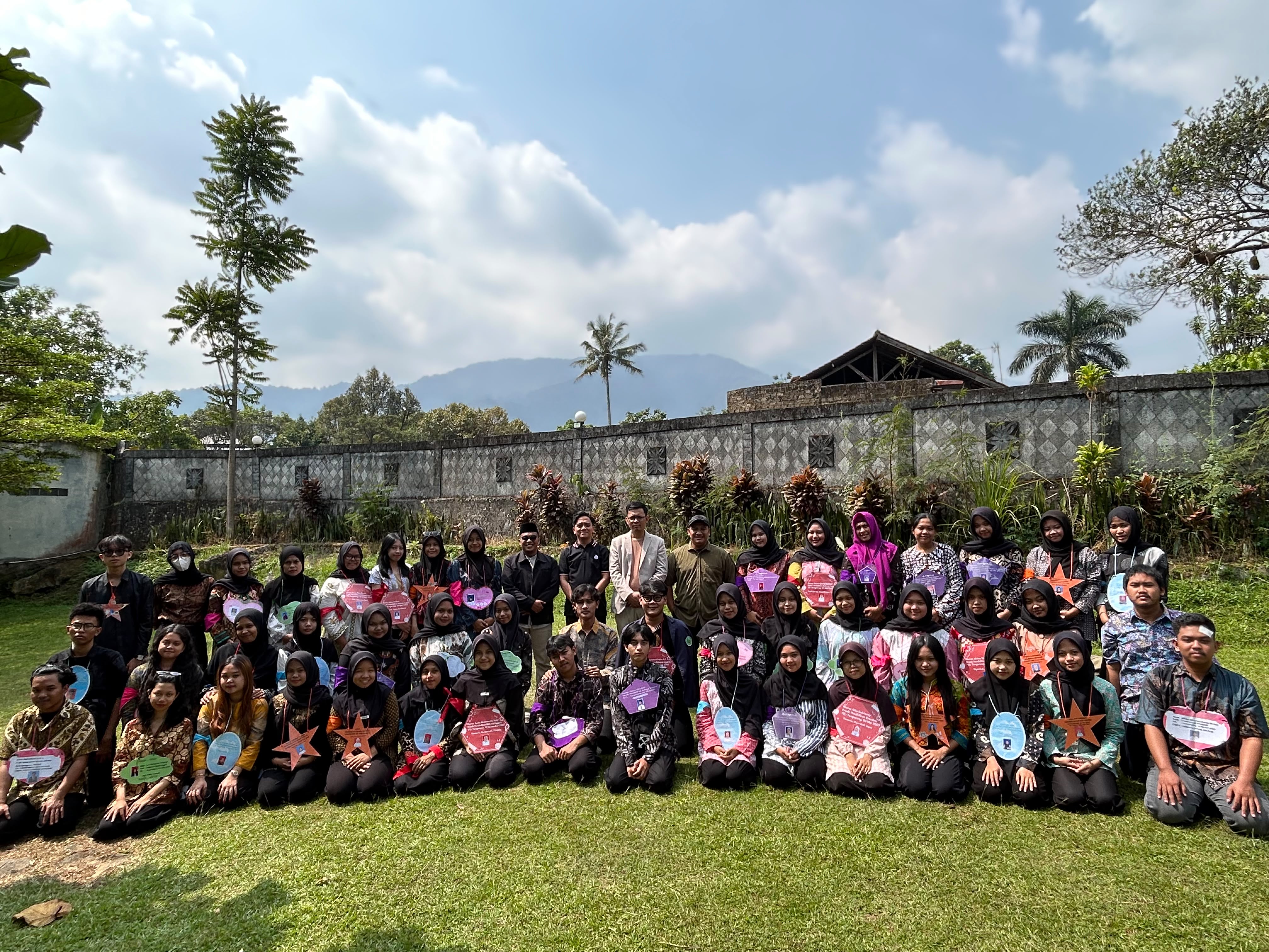 Mahasiswa FKIP UNIS dalam kegiatan Social Harmony Camp 2026