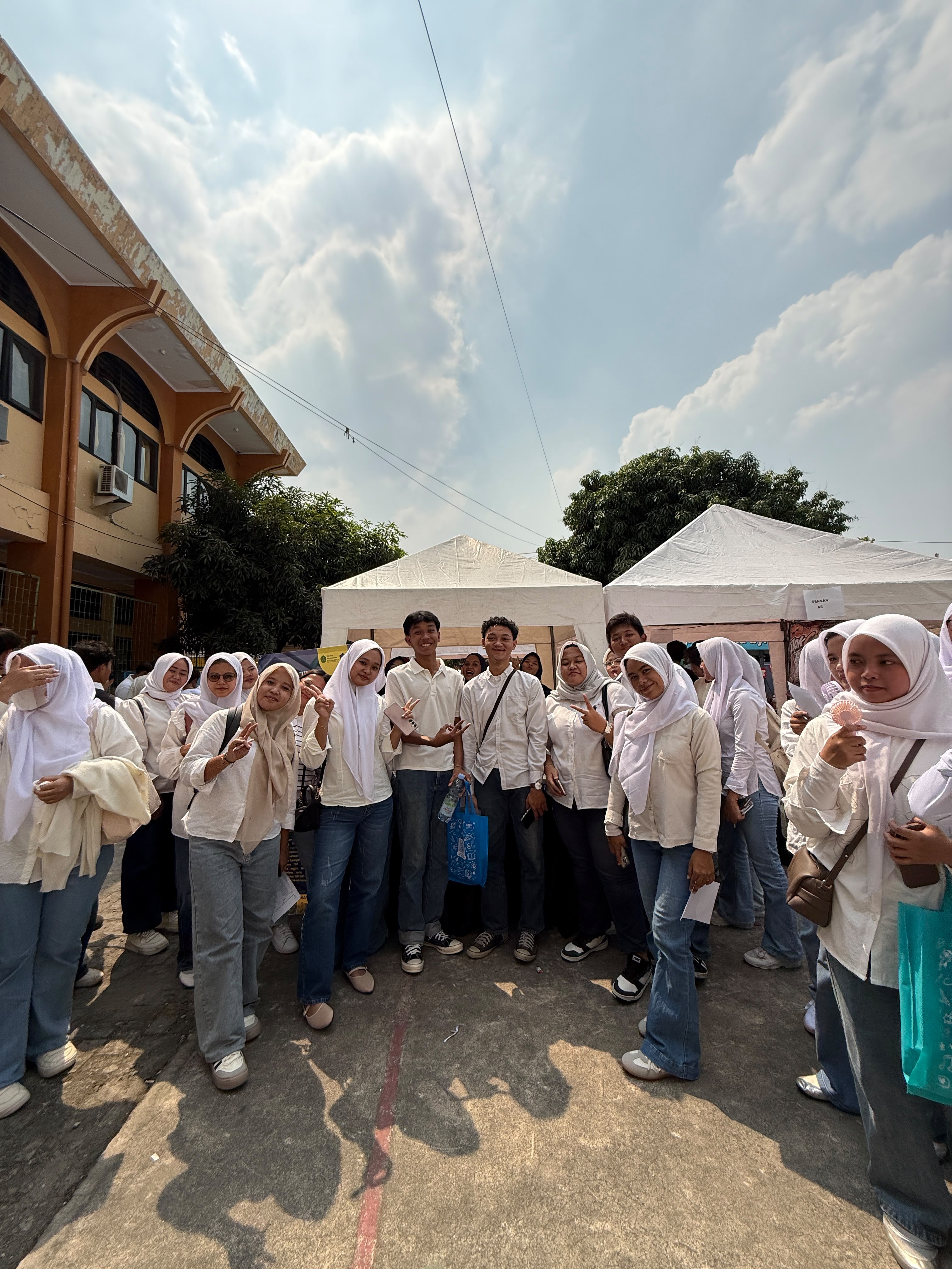 Mahasiswa AEES FKIP UNIS dalam kegiatan UNIS Connect 2026