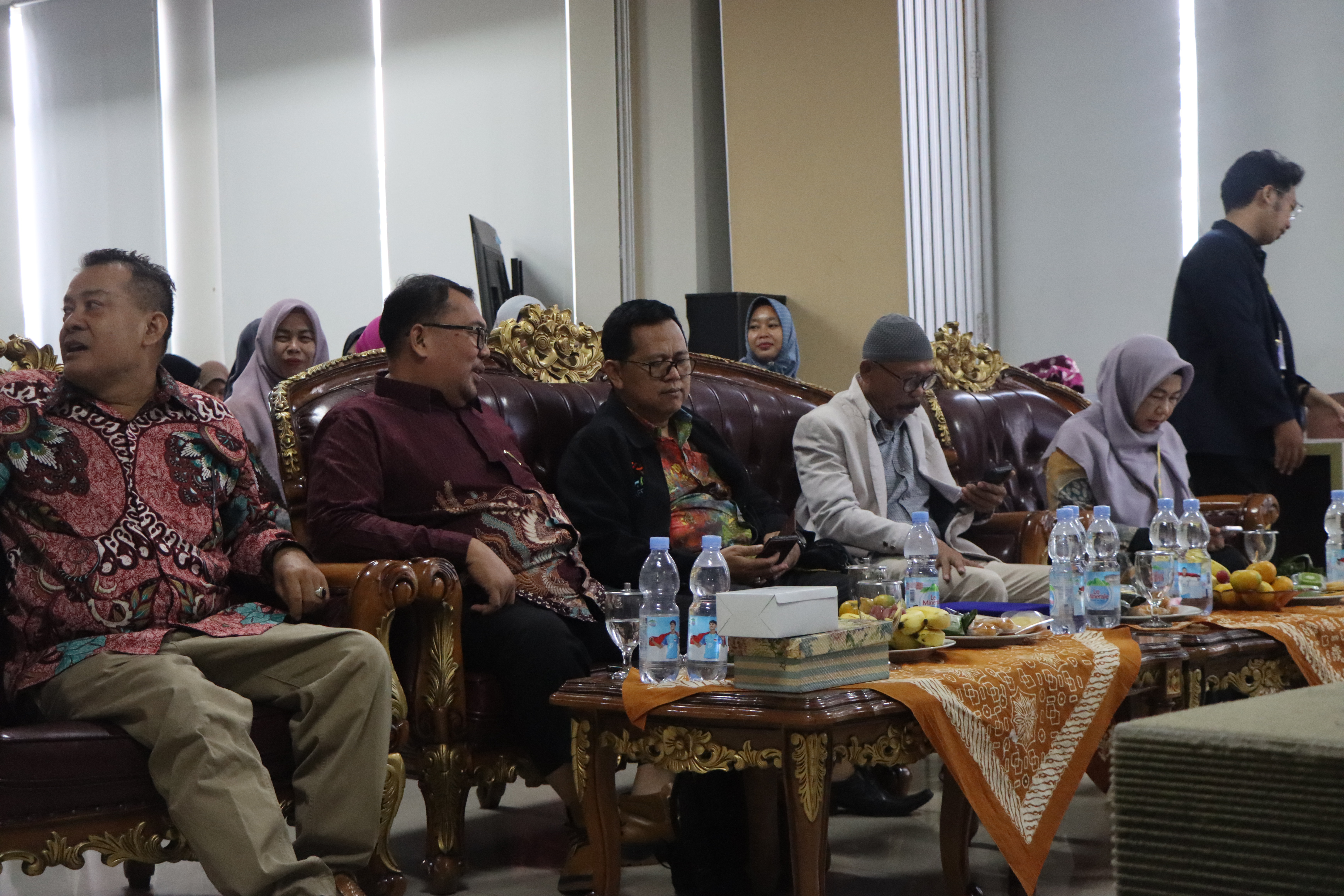 Mahasiswa mengikuti Workshop Education FKIP UNIS