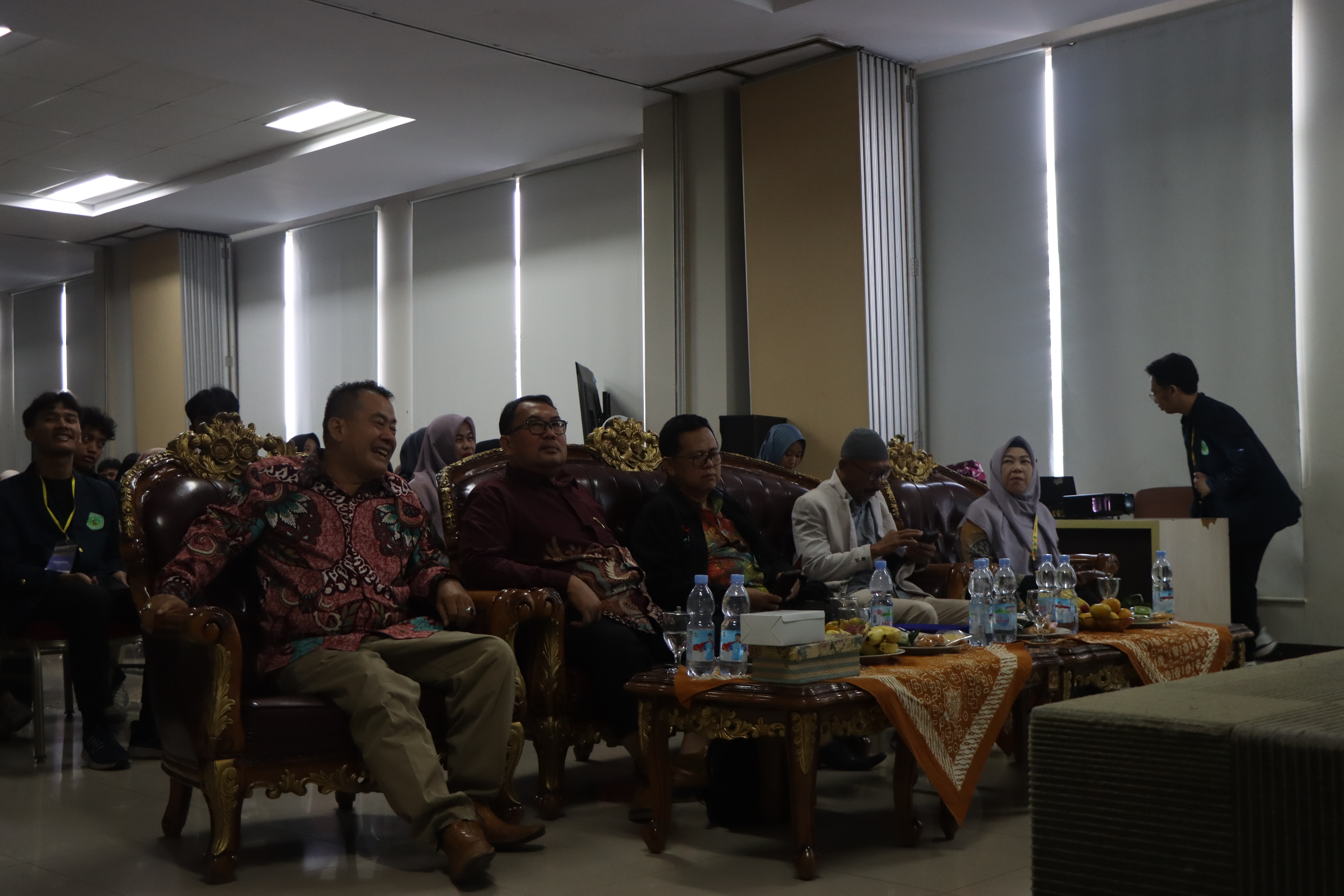 Kegiatan mahasiswa FKIP UNIS dalam Workshop Education