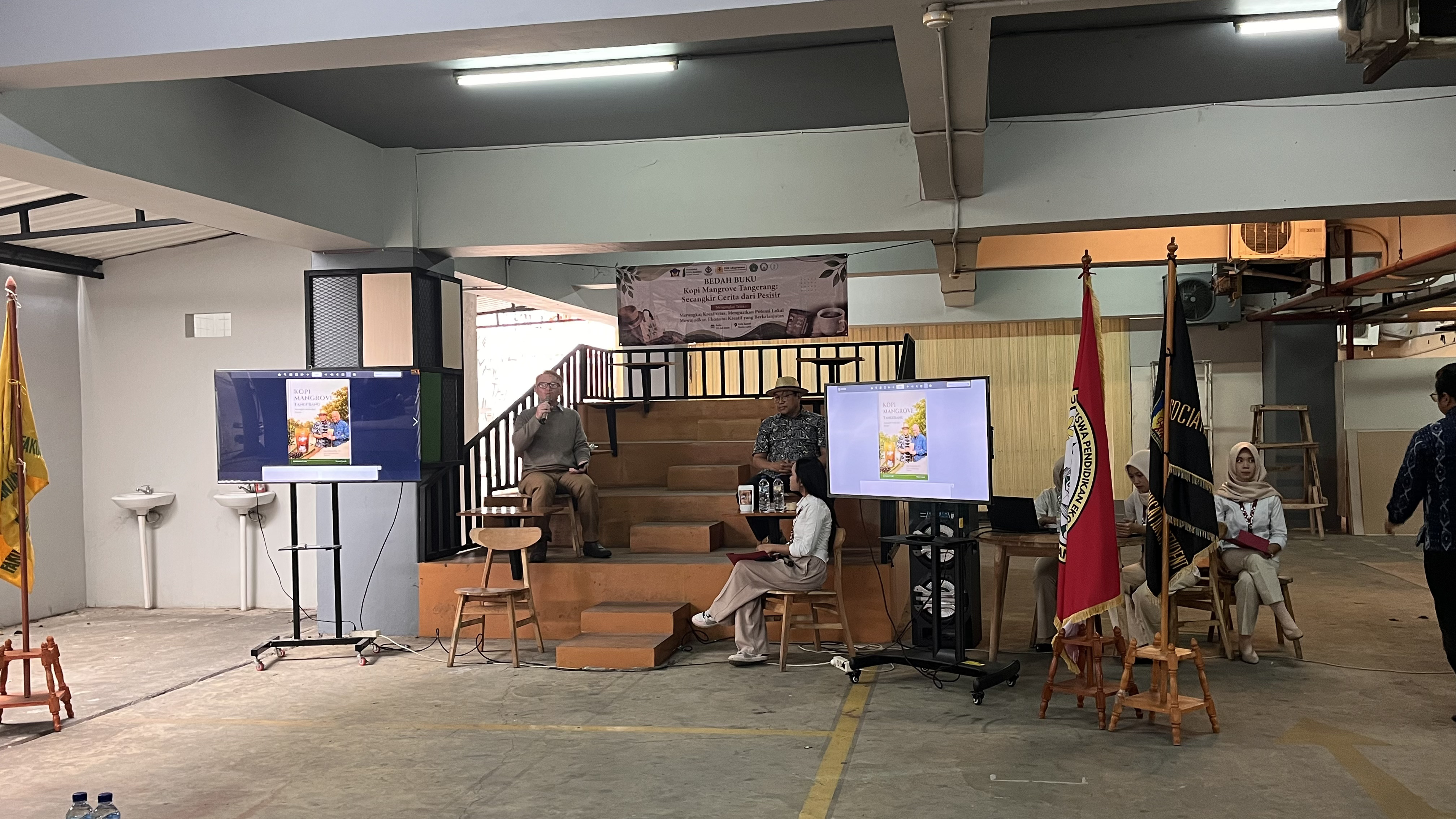 Suasana kegiatan Praktisi Mengajar FKIP UNIS