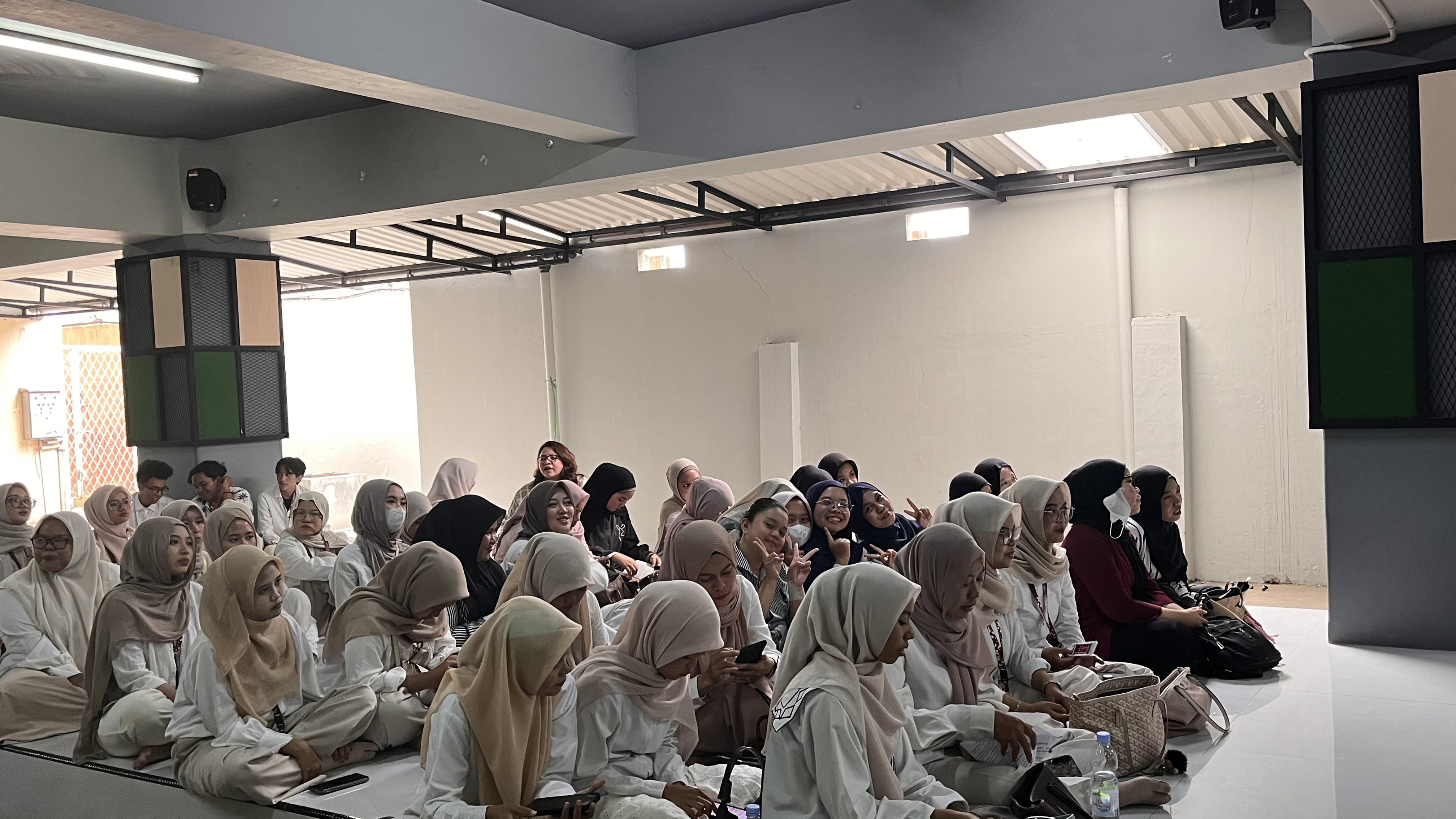 Mahasiswa peserta kegiatan Praktisi Mengajar FKIP UNIS