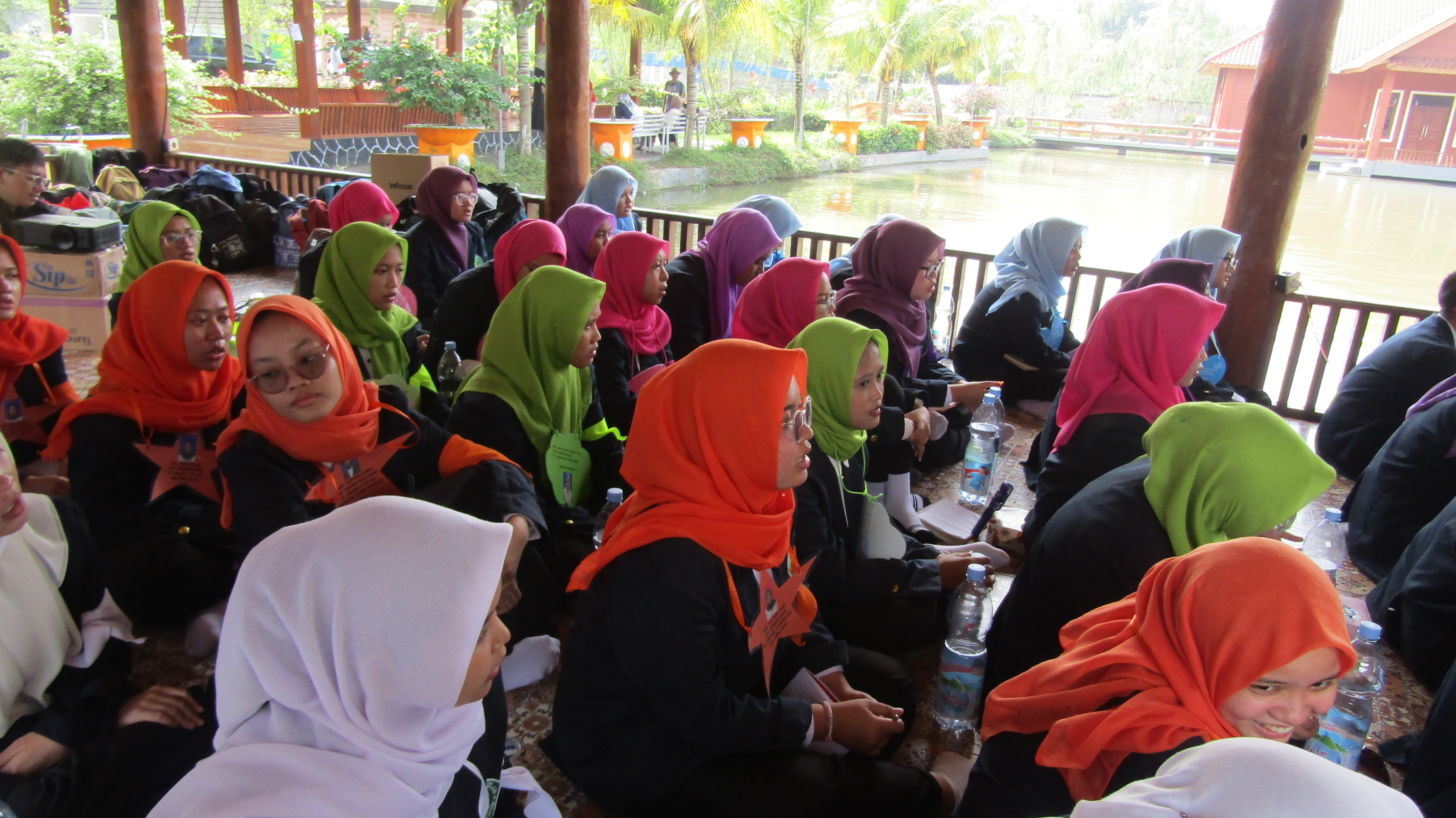 Kebersamaan mahasiswa FKIP UNIS dalam Social Harmony Camp 2025