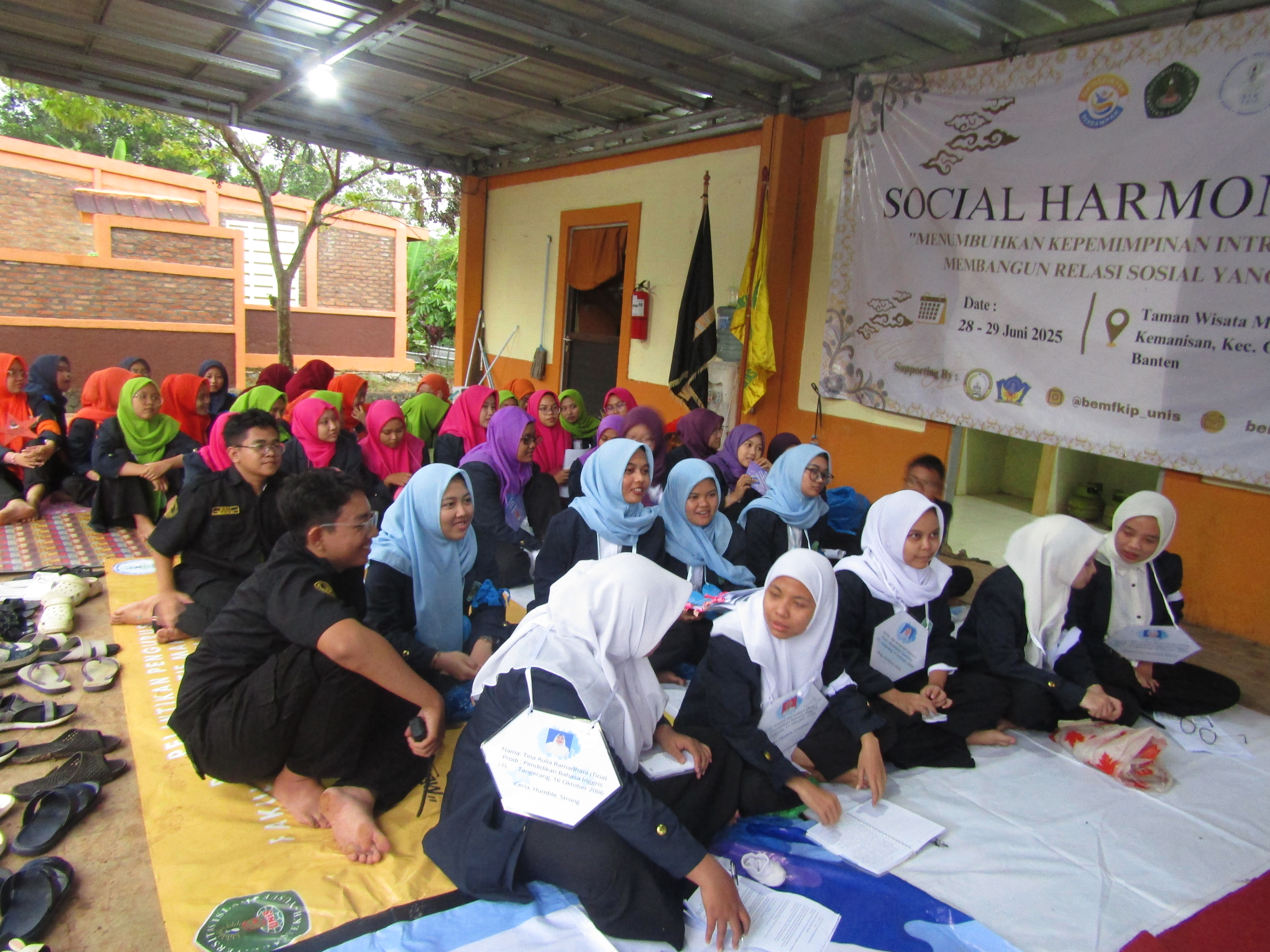 Mahasiswa mengikuti aktivitas Social Harmony Camp FKIP UNIS 2025