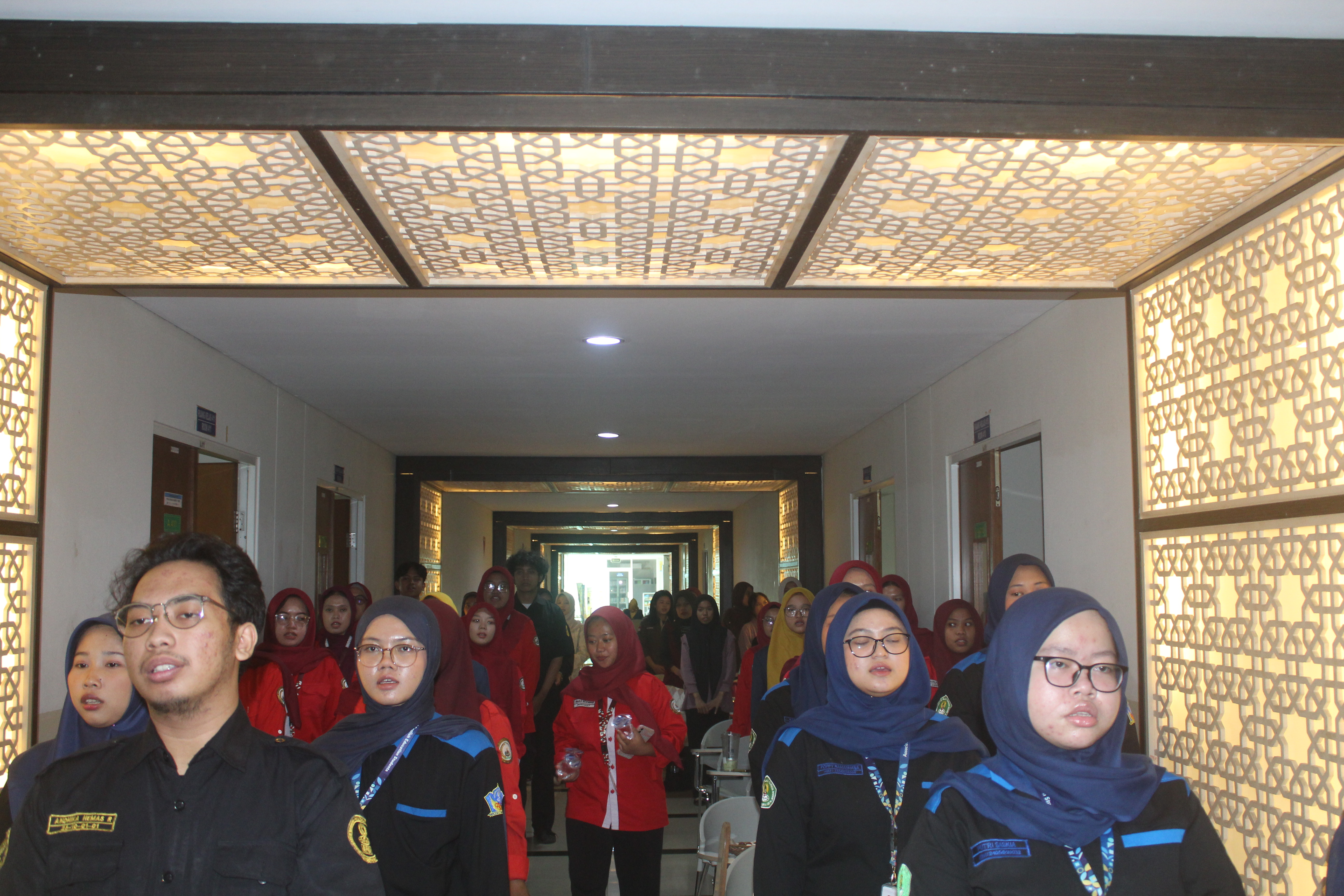 Suasana pelantikan organisasi mahasiswa FKIP UNIS