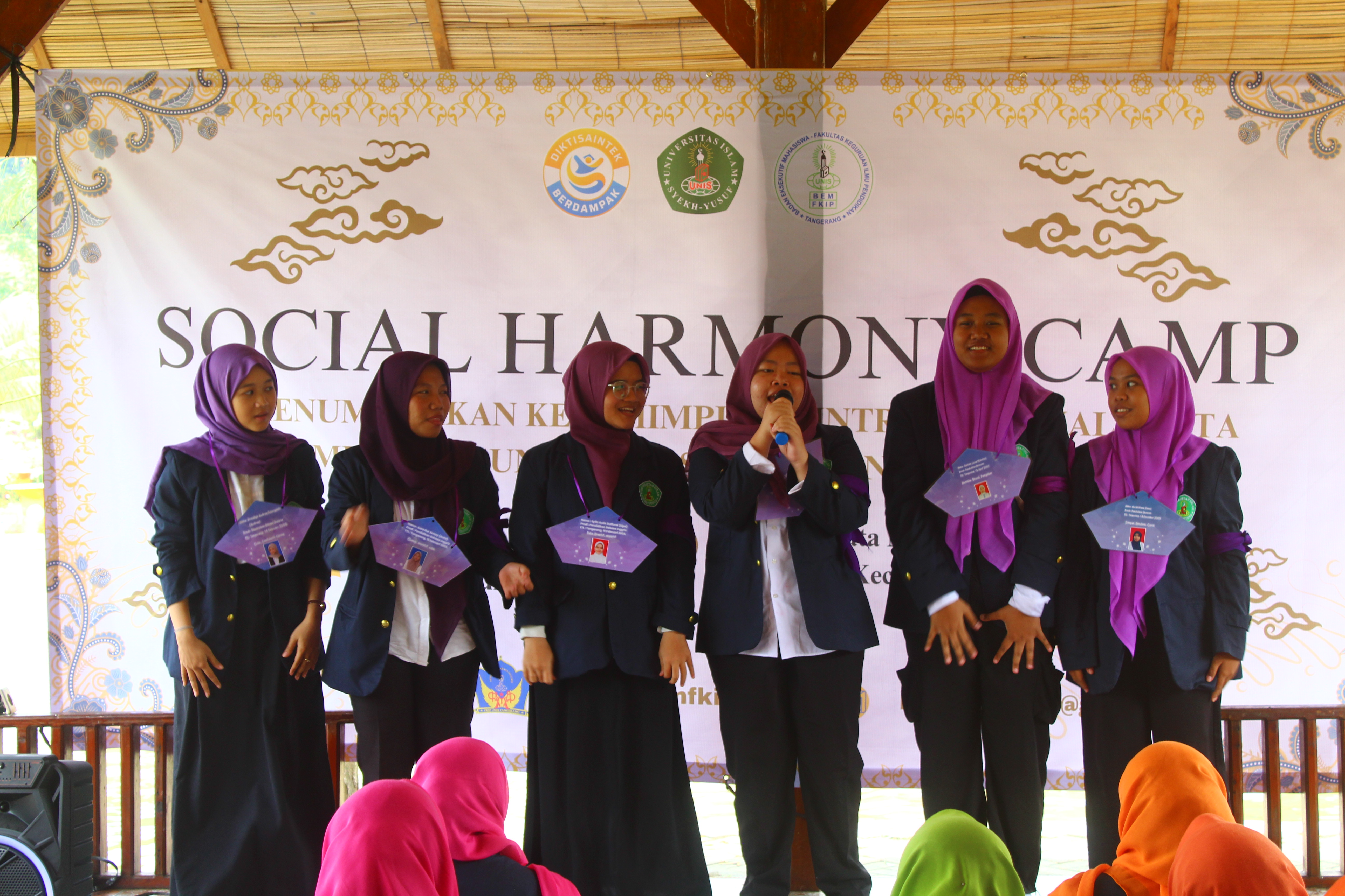 Kebersamaan mahasiswa FKIP UNIS dalam Social Harmony Camp 2025