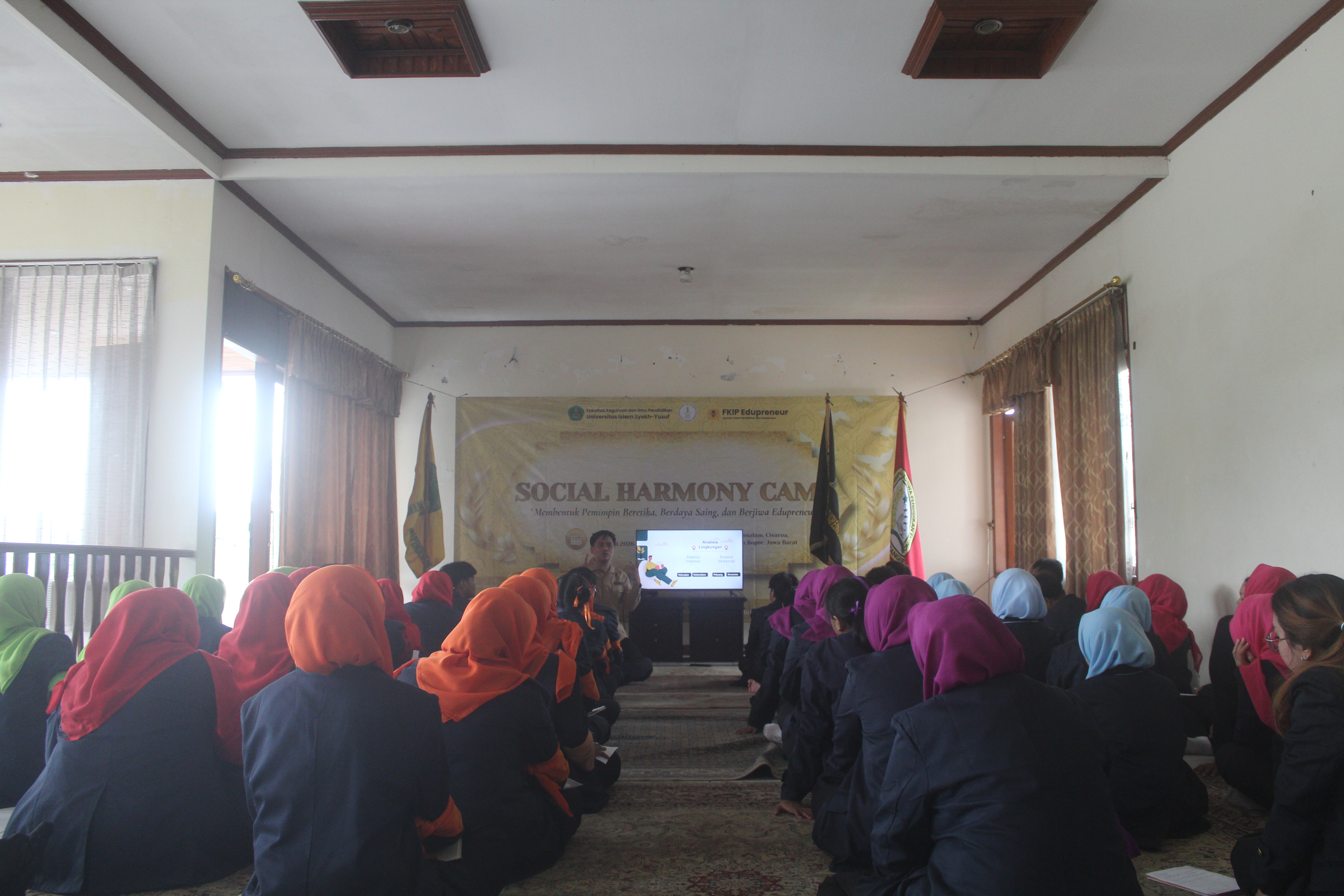 Aktivitas kebersamaan mahasiswa FKIP UNIS pada Social Harmony Camp