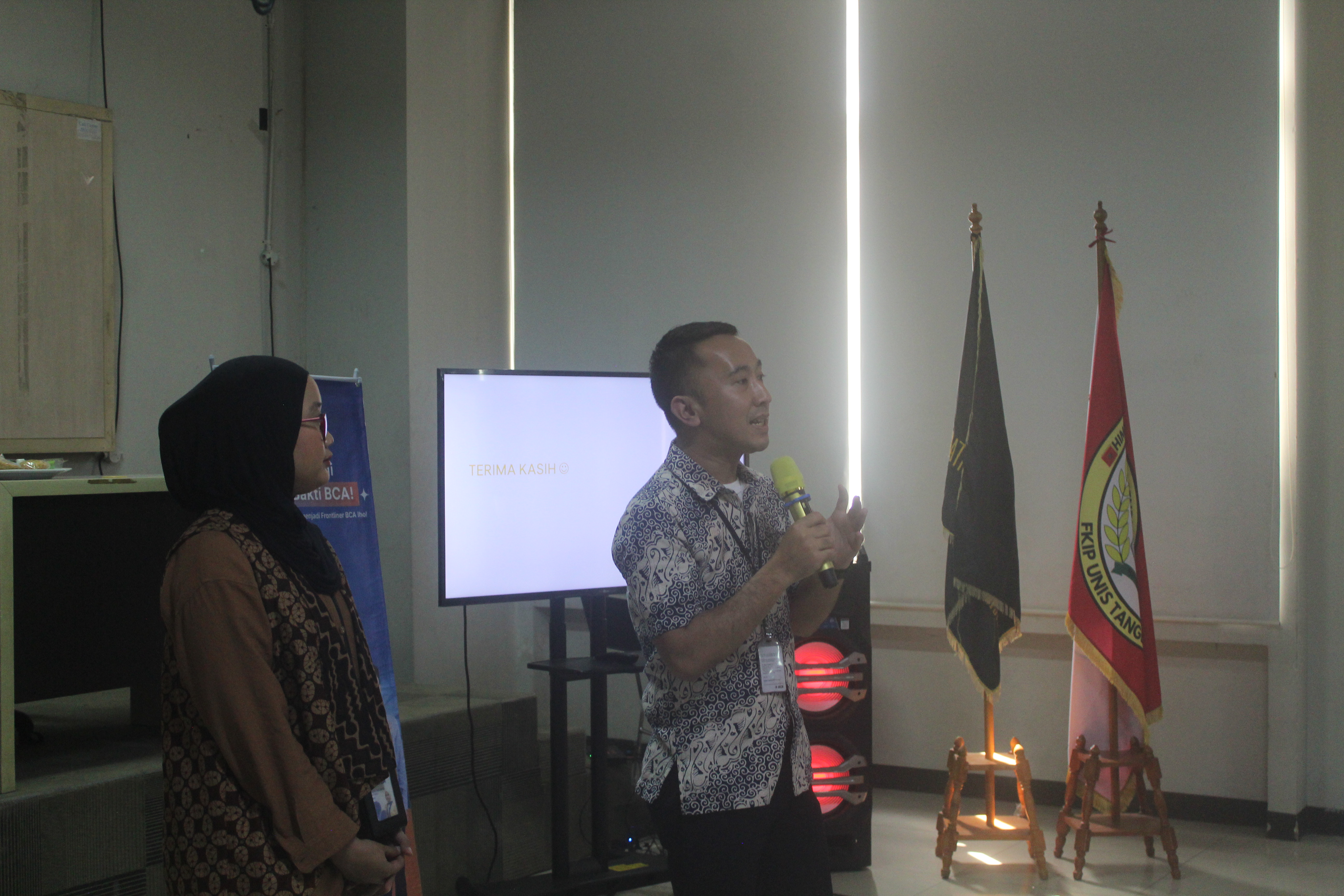 Kegiatan seminar bersama BCA di FKIP UNIS