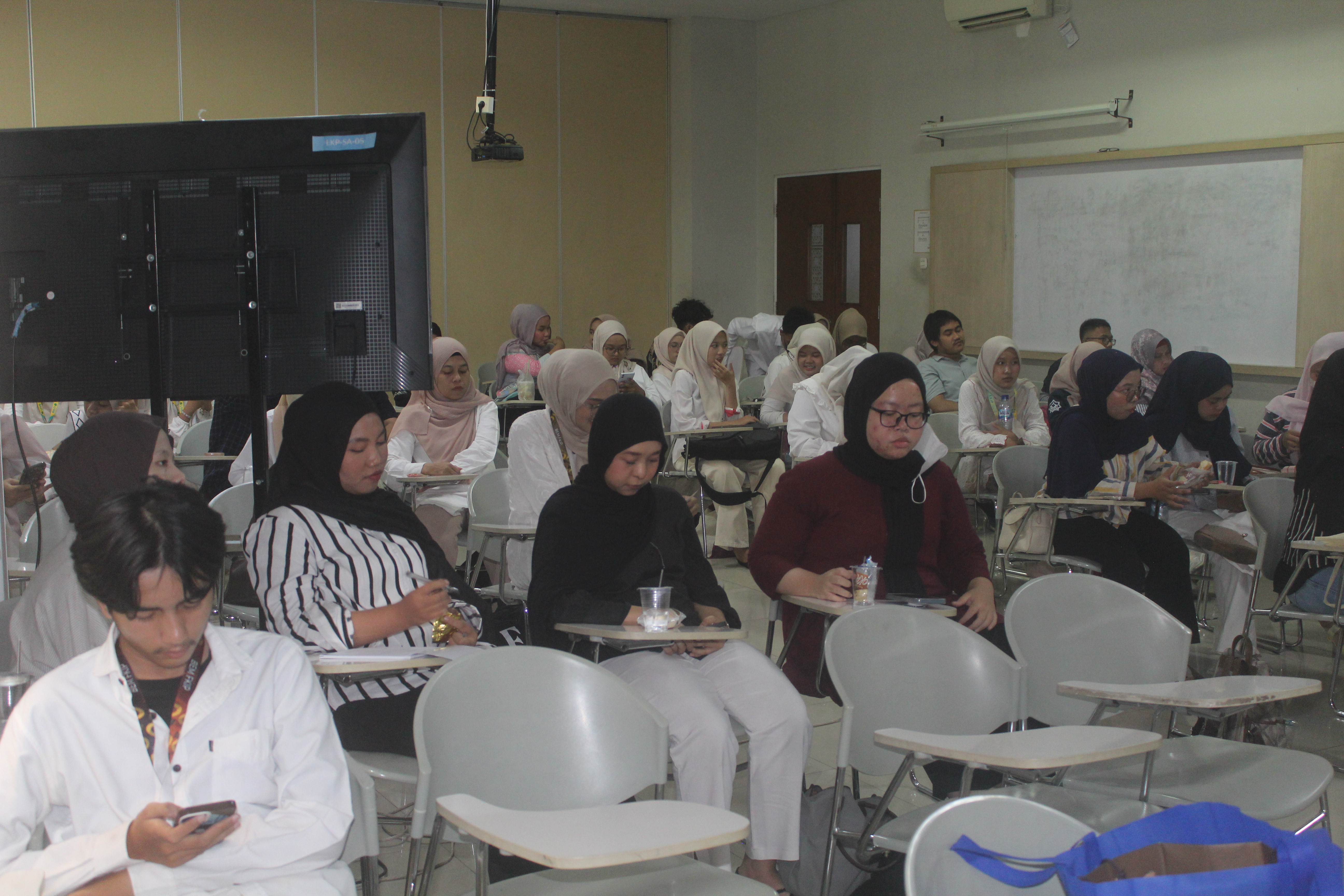 Praktisi Mengajar Jilid II FKIP UNIS Hadirkan Literasi Keuangan untuk Perkuat Kompetensi Kewirausahaan Mahasiswa