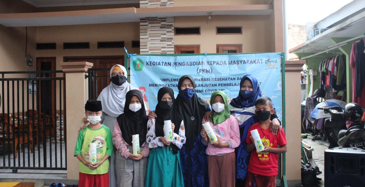 PKM FKIP Ajari Siswa Roemah Tawon