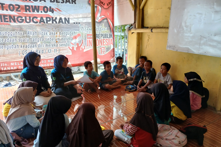 AEES FKIP UNIS Hadir di Roemah Tawon, Perkuat Semangat Belajar Anak melalui Pendidikan dan Pendampingan